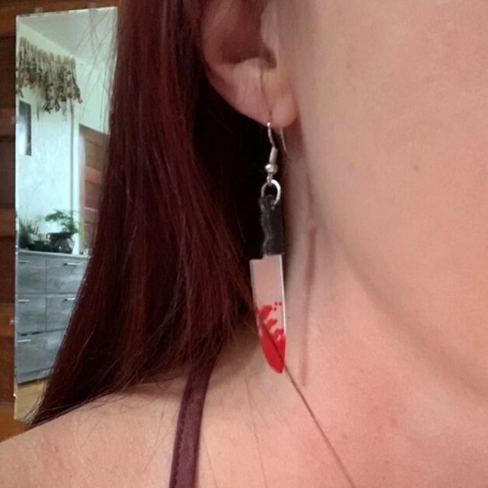 🩸 Knife Earrings 🩸 - Picture 3 of 4